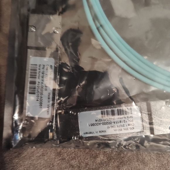 Legrand QSFP+, Active OM-3 Optical Cable to QSFP+, 850nm SR4 40G 2m - Picture 4 of 7